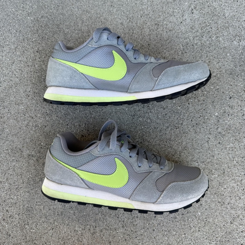 Nike Running Shoes Womens Size 7 MD Runner 2 Mesh Suede 749869-033 Sneakers